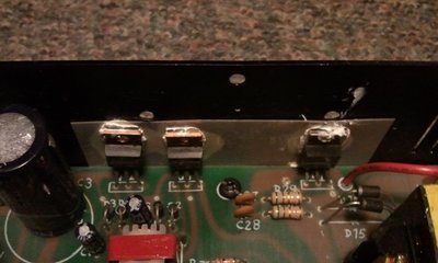 Zoom sur les transistors alimentation noire Apple 2e