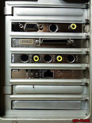 Quelques-unes des cartes rajoutées - Vue arrière de la machine - 2012.