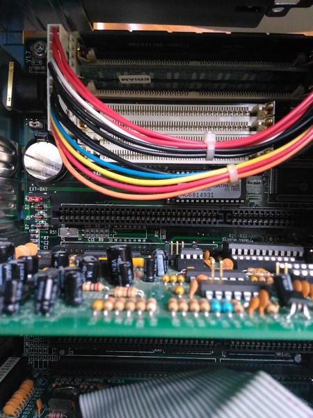 Au passage, ajout d'une autre barrette de 4Mo EDO 60ns identique à la première.