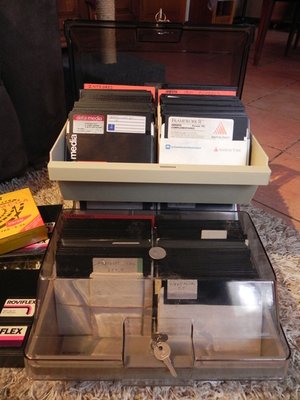 De retour de Paris : un milliers de disquettes 5"1/4 à explorer !