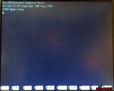 "The IBM Personal Computer Basic Version C1.10" de 1981, via un IBM PS/2 Model. 60.