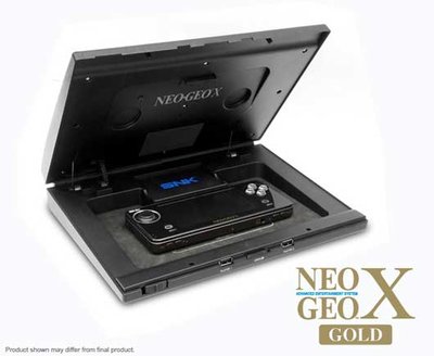 La NeoGeo X dans son joli cercueil…