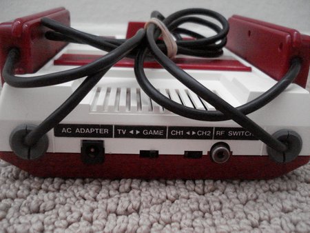 Arrière de la Famicom.