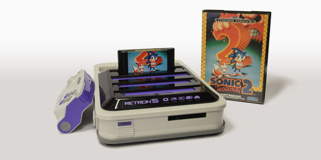 La Retron 5 propose de jouer à ses cartouches d'antan sur télé en HD.