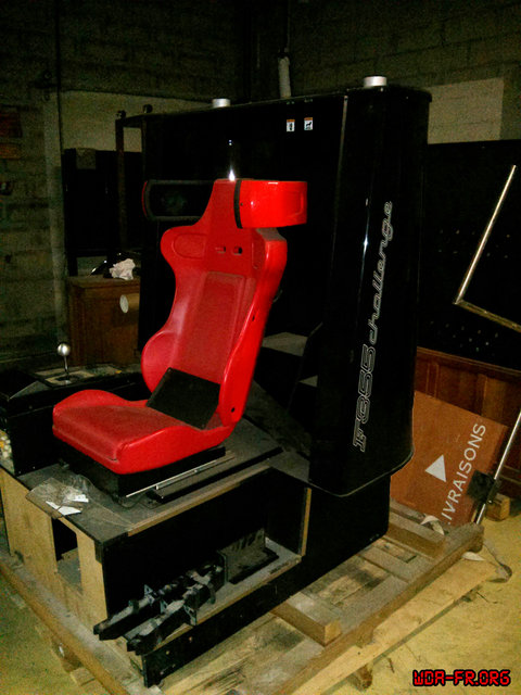 Vue de 3/4 du cockpit.