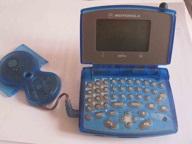 Motorola V100