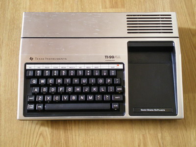 Le Ti-99/4A de Texas Instrument qui lui aussi a un problème de démarrage Grrrrrrr
