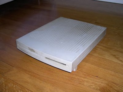 1 Macintosh Performa 400 (Merci WDA)