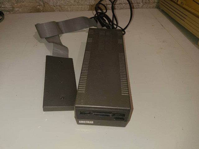 Amstrad Lecteur disquette 3 pouces.JPG