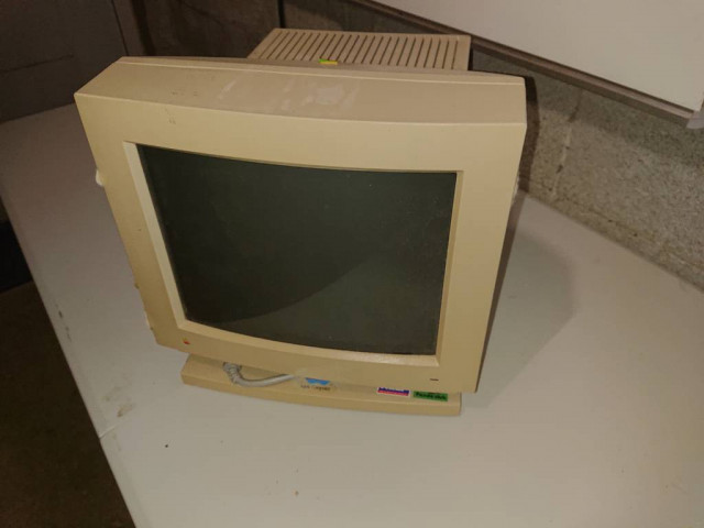 Apple Mecintosh Ecran Couleur (2).JPG
