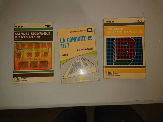 Livres Thomson TO7.JPG