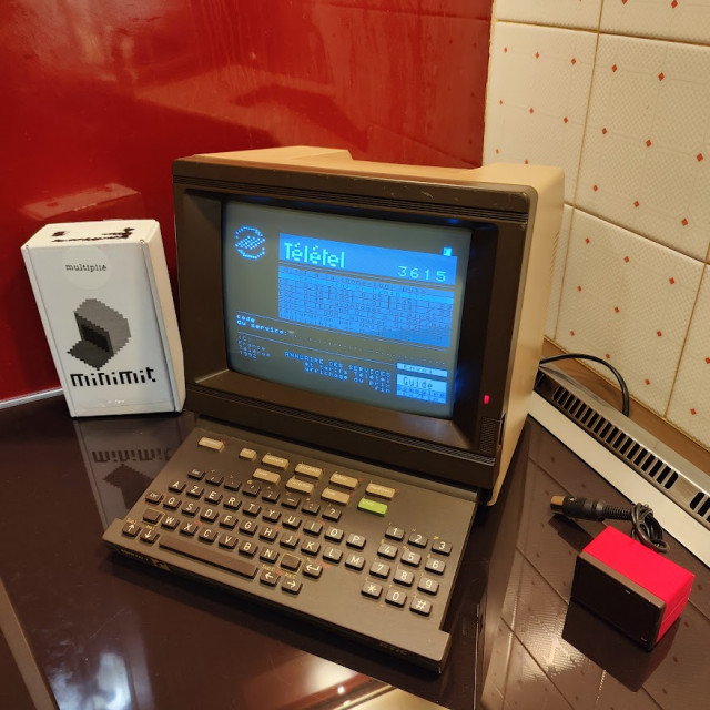 IMG20230108000017.jpg (153 Kio) Vu 100719 fois Echo du service 3615 Télétel, via MiniMit, sur un Minitel 2 RTIC 9 NFZ 330 !