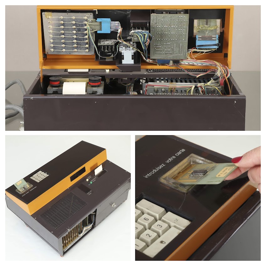 « Le Terminal de la marchande », premier prototype historique de terminal de paiement dans sa version industrielle, 1974<br /><br />Fabriqué en collaboration avec des ingénieurs de BULL (Jean-Pierre LEROY pour la construction du terminal et ses 400 circuits intégrés et Bernard BADET pour l’alimentation électrique), quelques mois seulement après le tout premier prototype réalisé par l’inventeur dans son atelier, ce terminal a notamment servi aux démonstrations faites par Roland Moreno aux banquiers pour les convaincre de l’utilité de son invention. Dix ans ont ensuite été nécessaires pour que ce prototype en deux parties (le terminal de paiement en tant que tel et son ondulateur) d’environ 45 kg ne devienne le terminal de paiement grand public, léger et maniable, que nous connaissons aujourd’hui.<br /><br />Dimensions du terminal : 25 x 52 x 36,5 cm<br />Dimensions de l’ondulateur : 18 x 52,5 x 27,5 cm