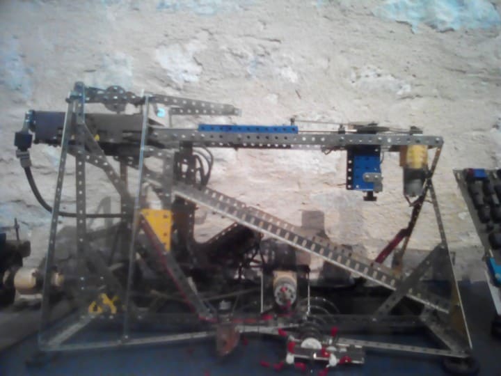 Prototype de machine<br />à fabriquer des disquettes<br />3-1/2 in. pour Macintosh.<br />Estimations : 10 000 / 15 000 €<br />Vendu : ?